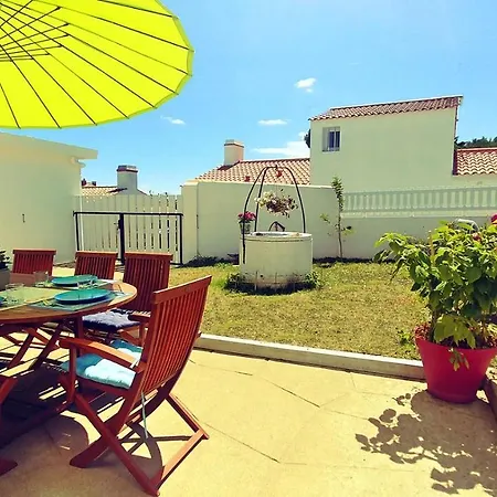 Une Grande Maison Blanche Sous Le Ciel Bleu De Noirmoutier Casa vacanze