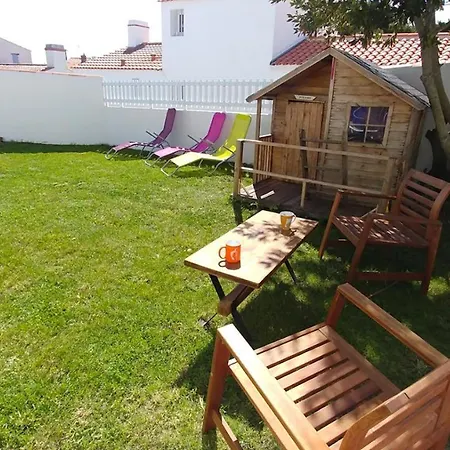 Une Grande Maison Blanche Sous Le Ciel Bleu De Noirmoutier Casa vacanze